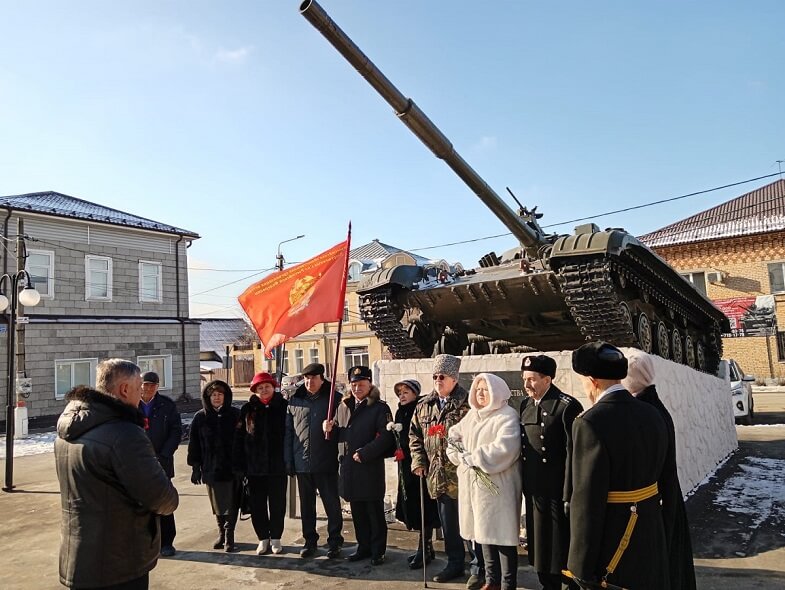 Отдавая дань памяти защитникам Отечества